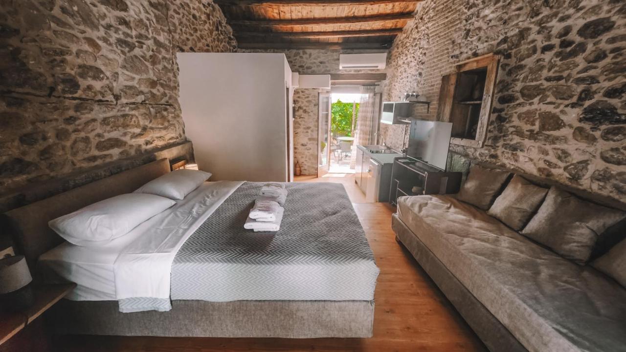 The Cellar Studios - By Avelink Szpáta Kültér fotó